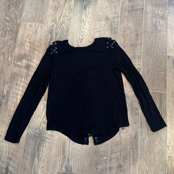 GENERATION Love Woman’s Black Long Sleeve Size Medium - Picture 1 of 5